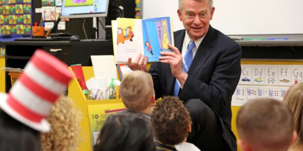 Governor Brad Little reads to children at Hawthorne Elementary school in Boise. (Sami Edge, Idaho Education News)